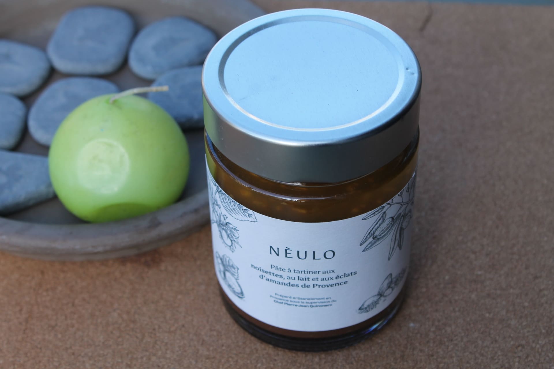 NÈULO – Pâte à tartiner aux noisettes bio, au lait et aux éclats d’amandes de Provence 
