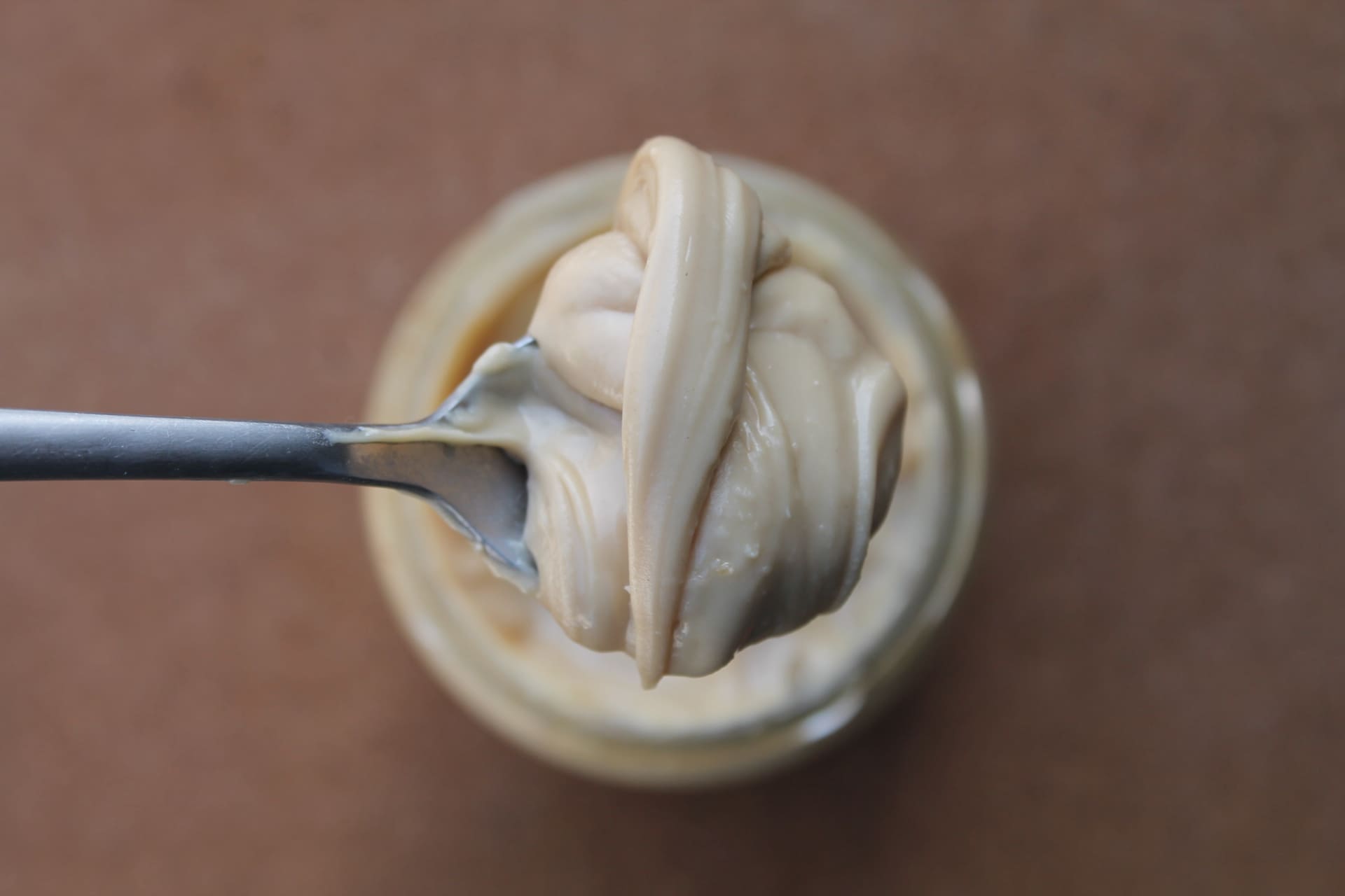 NELLA DELICE- Pâte à tartiner Crème de noisettes grillées cuillère