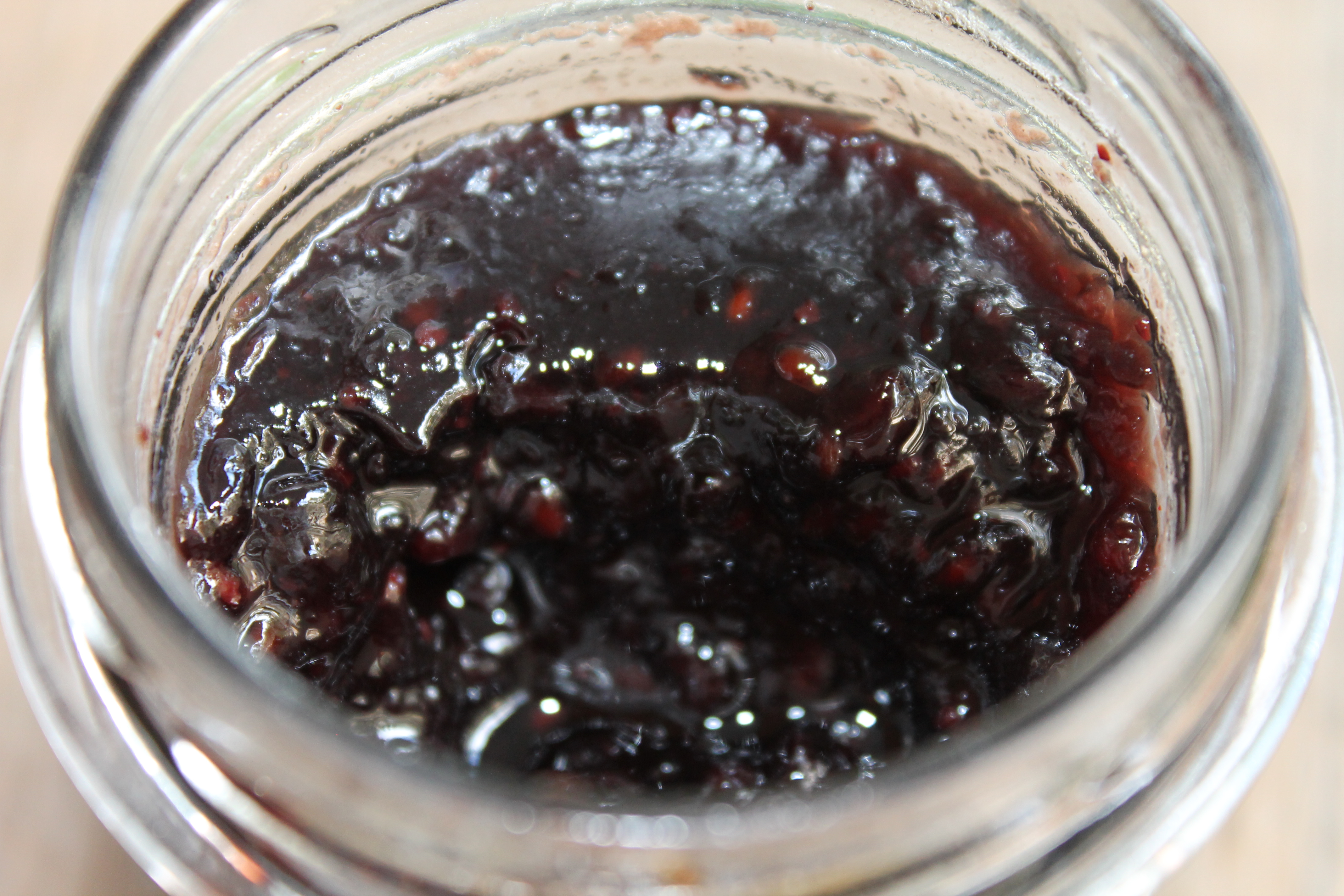 LONDON BOROUGH OF JAM - Confiture de myrtille et de cacao (texture)