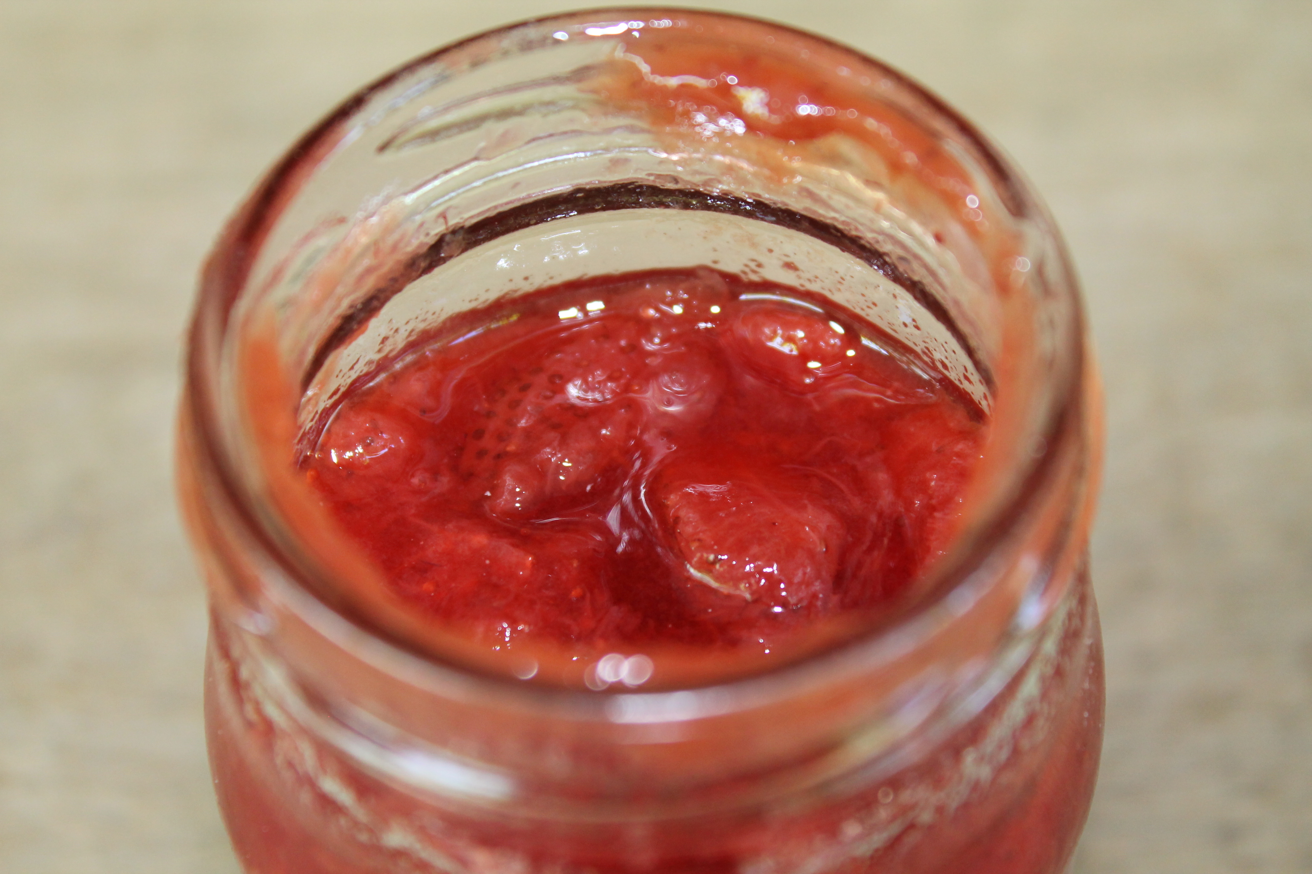 MANON & MAX - Confiture de fraises confinées déconfinées (texture)