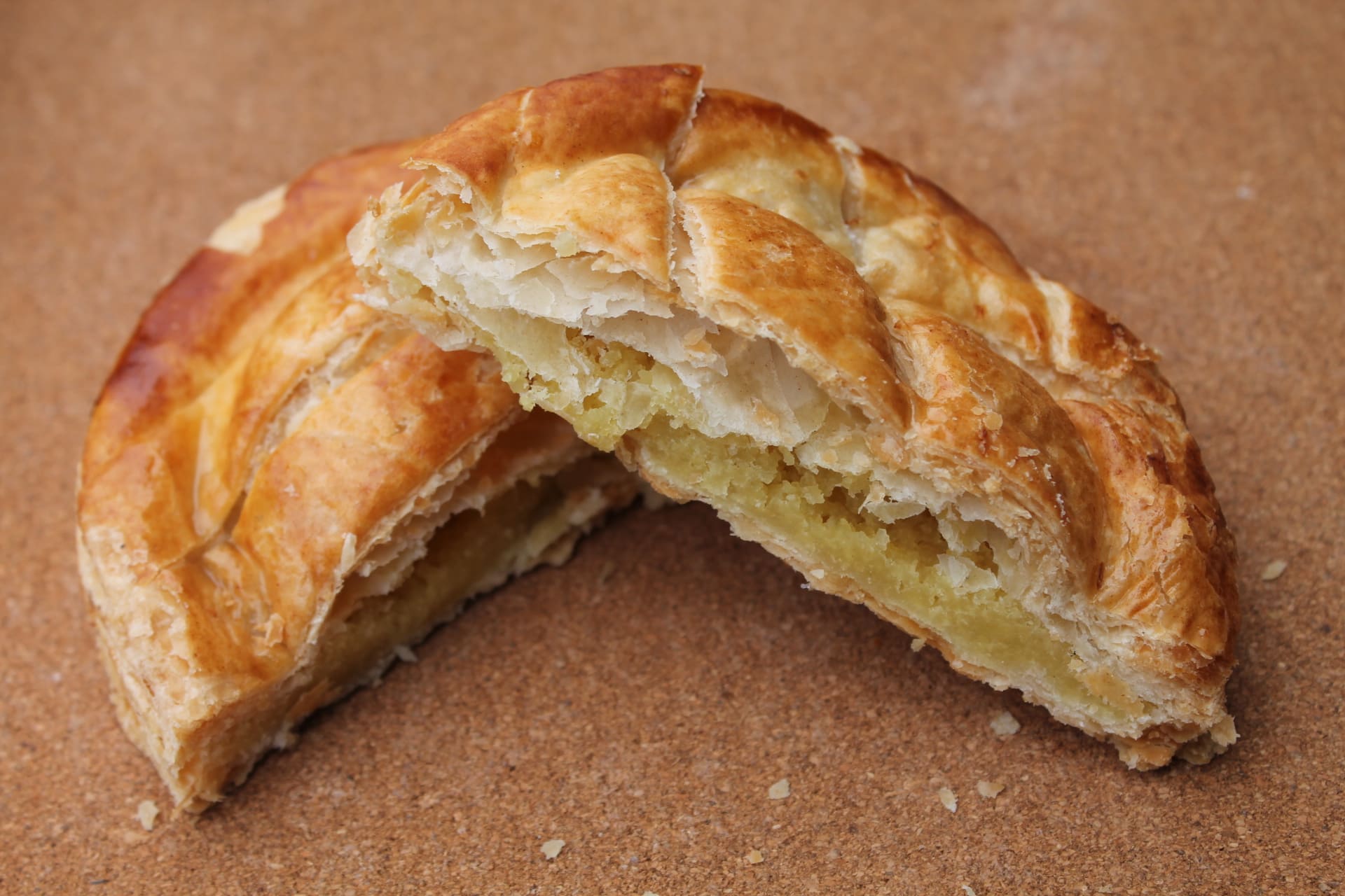 LAND & MONKEYS – Galette crème d’amande individuelle détail