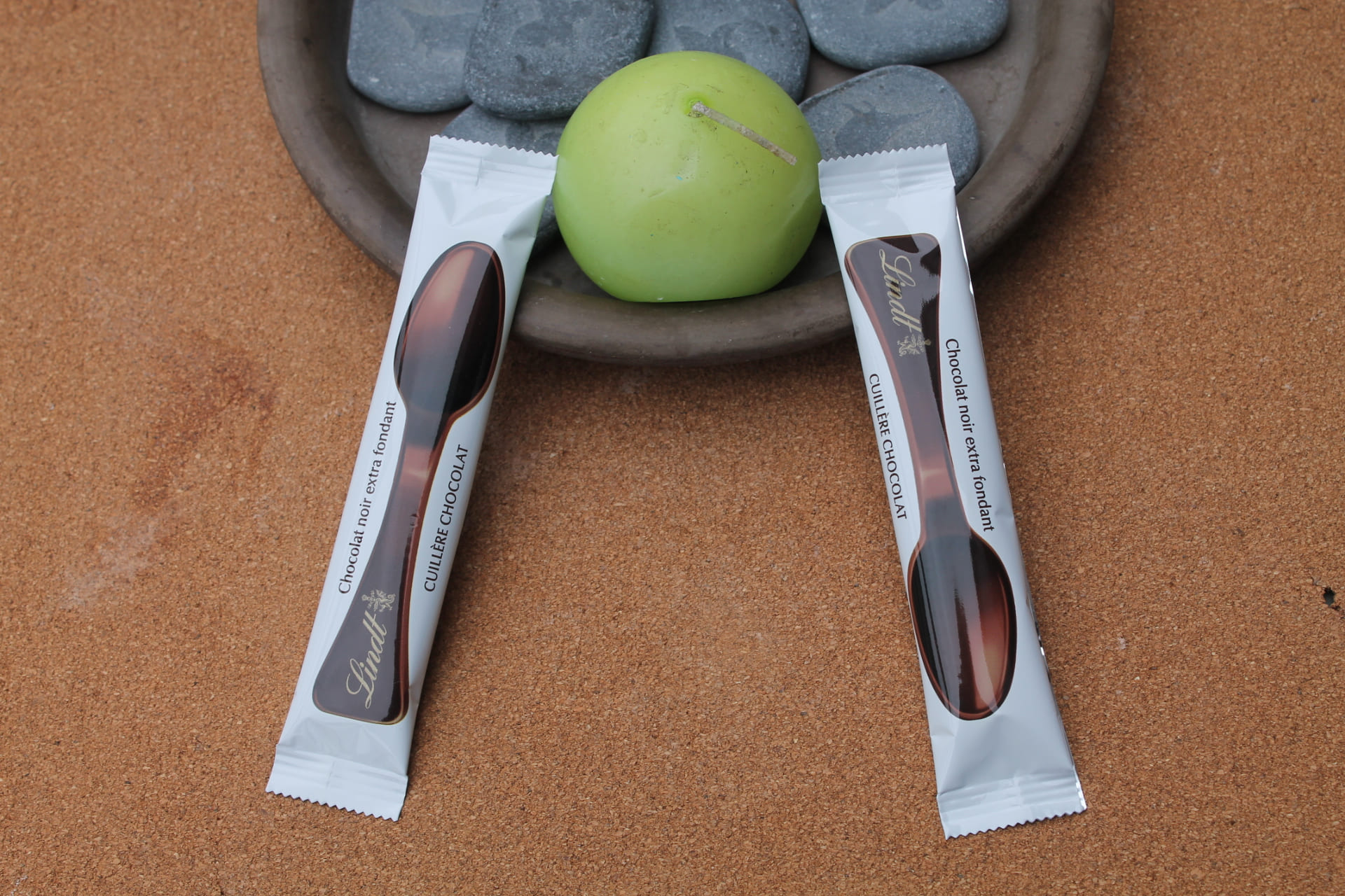 LINDT – Cuillère Noir extra fin 
