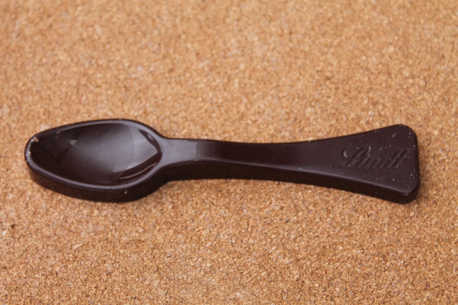 LINDT – Cuillère Noir extra fin aspect 