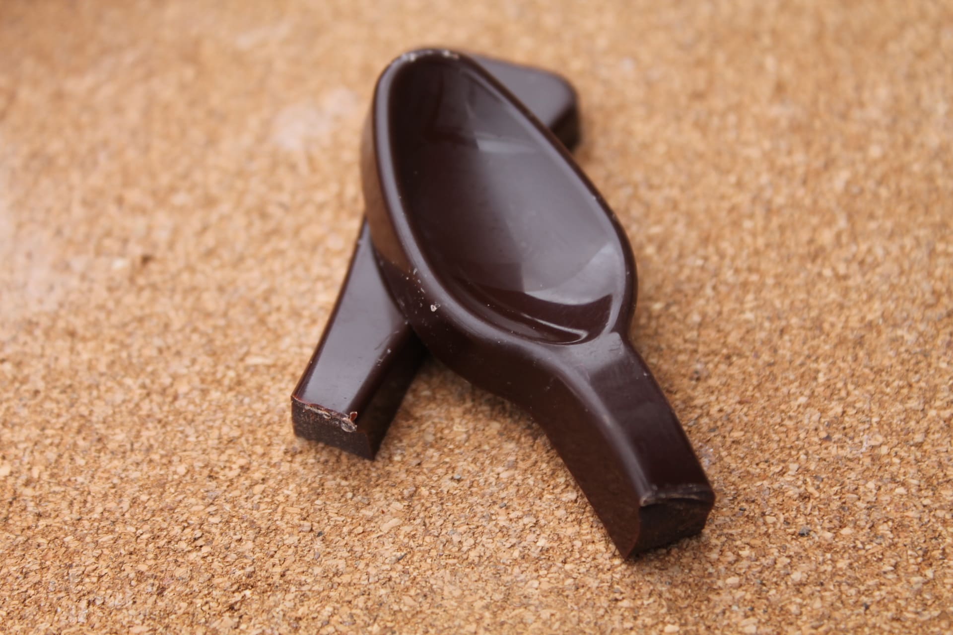 LINDT – Cuillère Noir extra fin détail 
