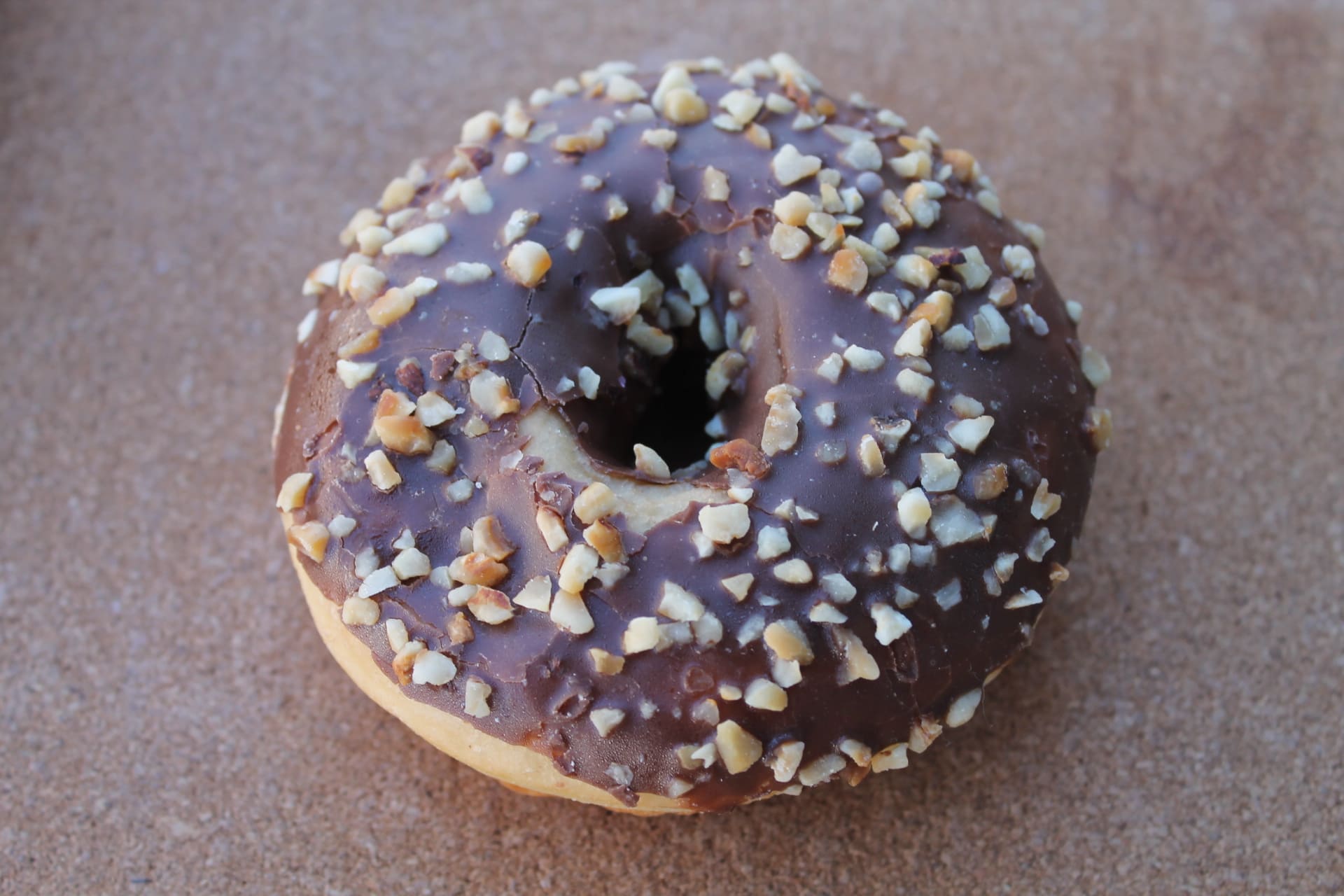 DOOPS – Donut Fourré Cacao Noisette aspect 