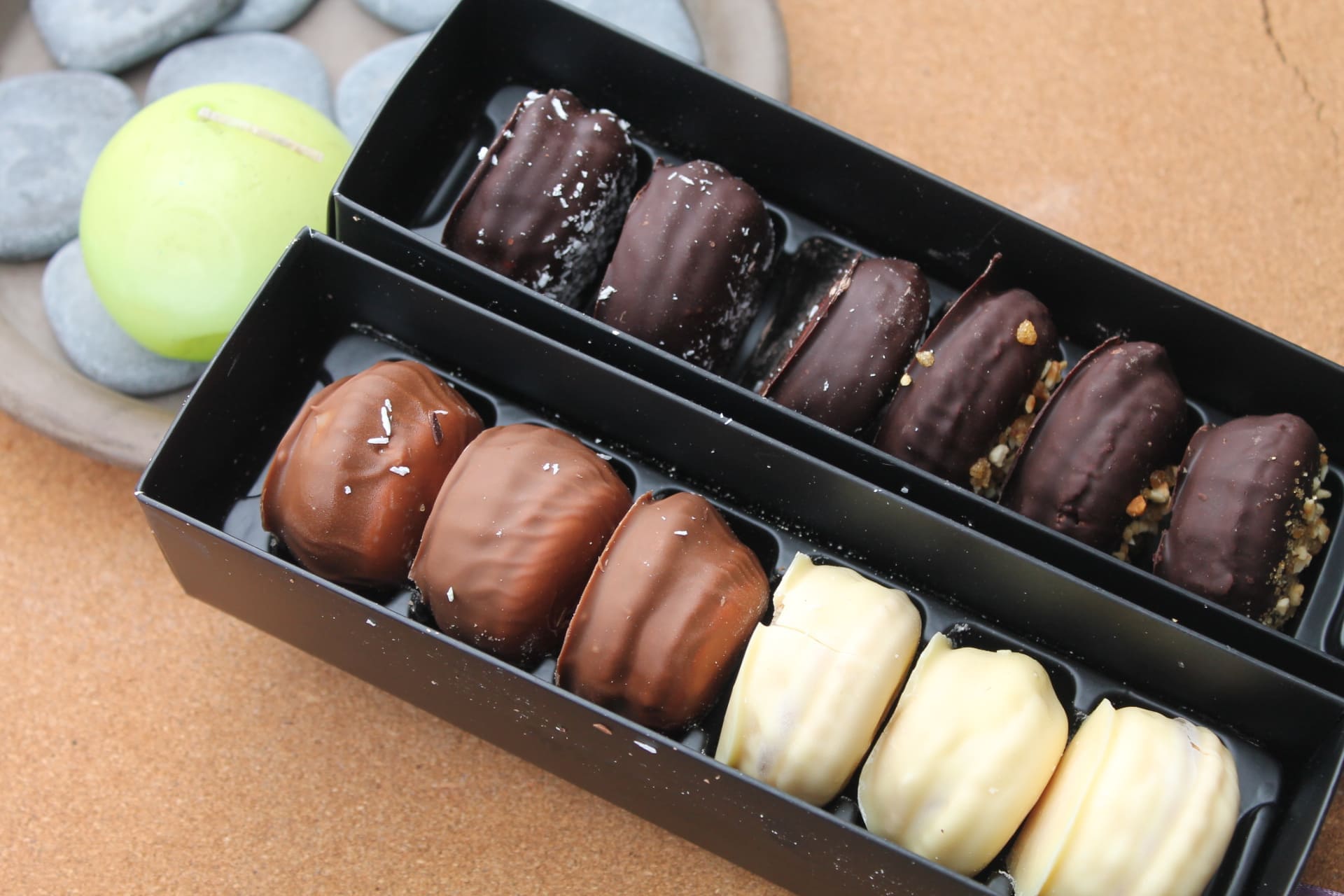 FRANCK DEVILLE – Coffret 12 Macarons enrobés apparence 