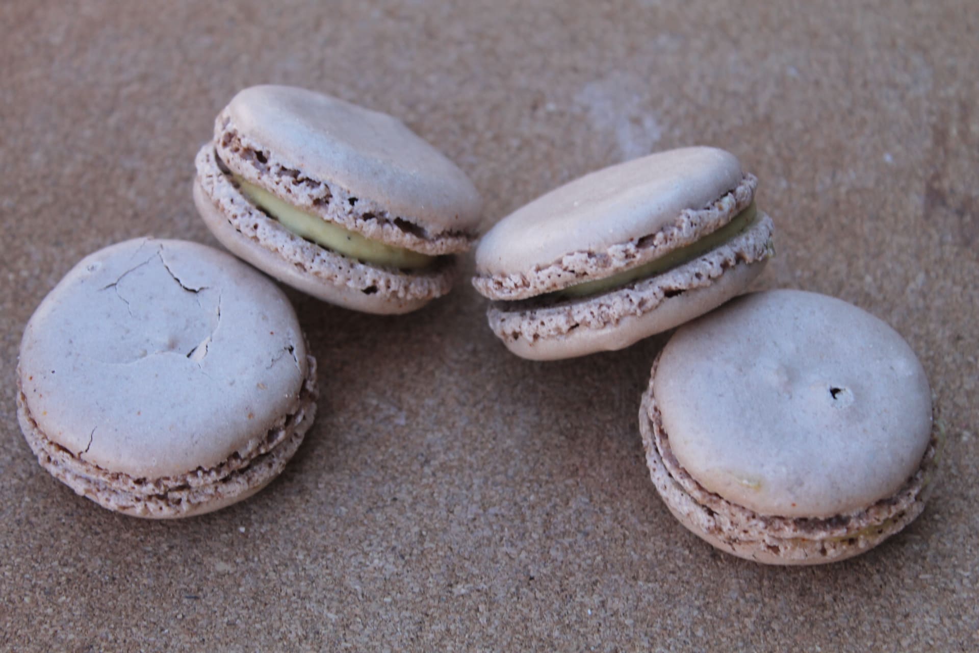 FRANCK DEVILLE – Coffret 4 macarons foie gras chocolat zoom