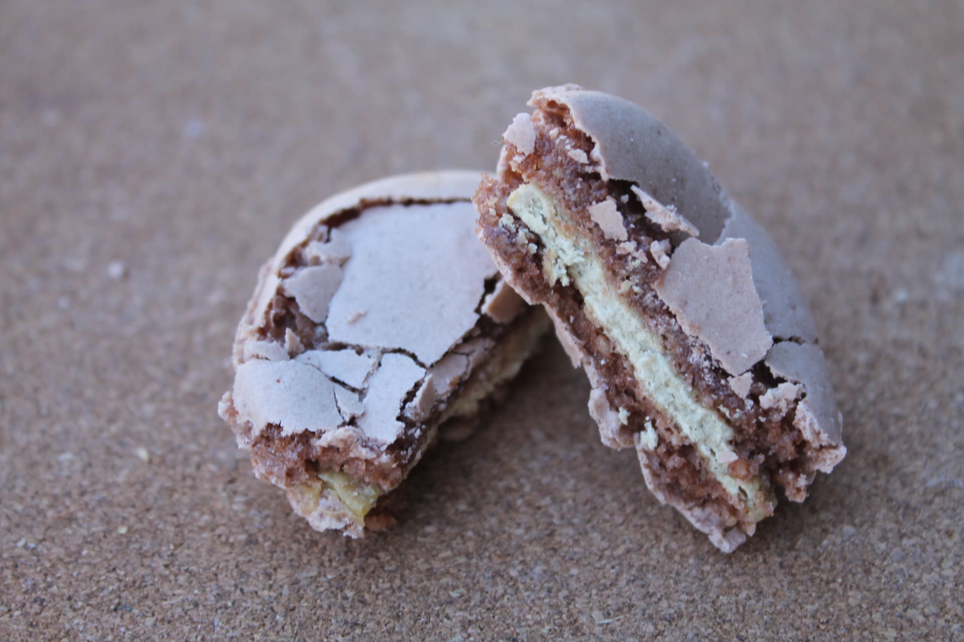 FRANCK DEVILLE – Coffret 4 macarons foie gras chocolat détail