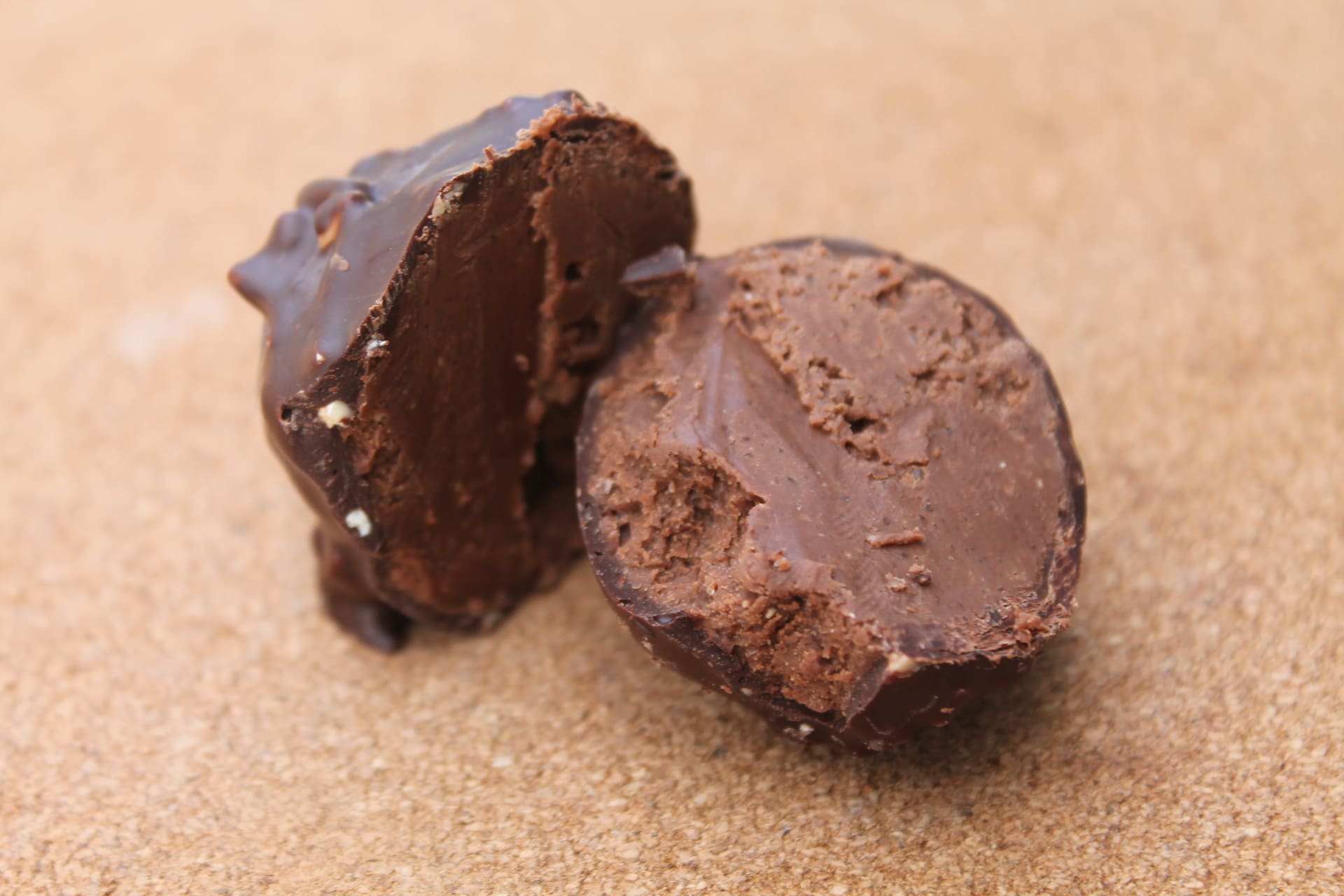 CHOCOLATERIE BERTON – Rocher Noir détail 