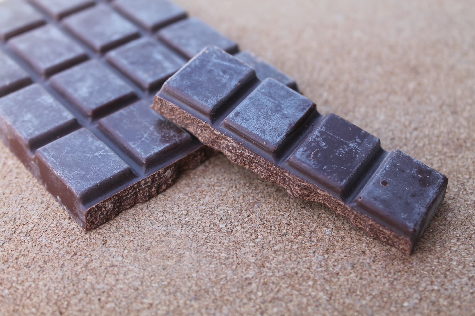 BEAN BAR CHOC – Tablette Chocolat Noir 70 % et Miel de Châtaignes  morceaux