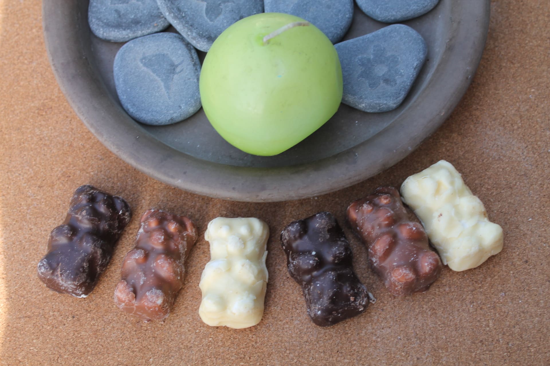LES GOURMANDISES DE SOPHIE – Oursons en guimauve 3 chocolats détail