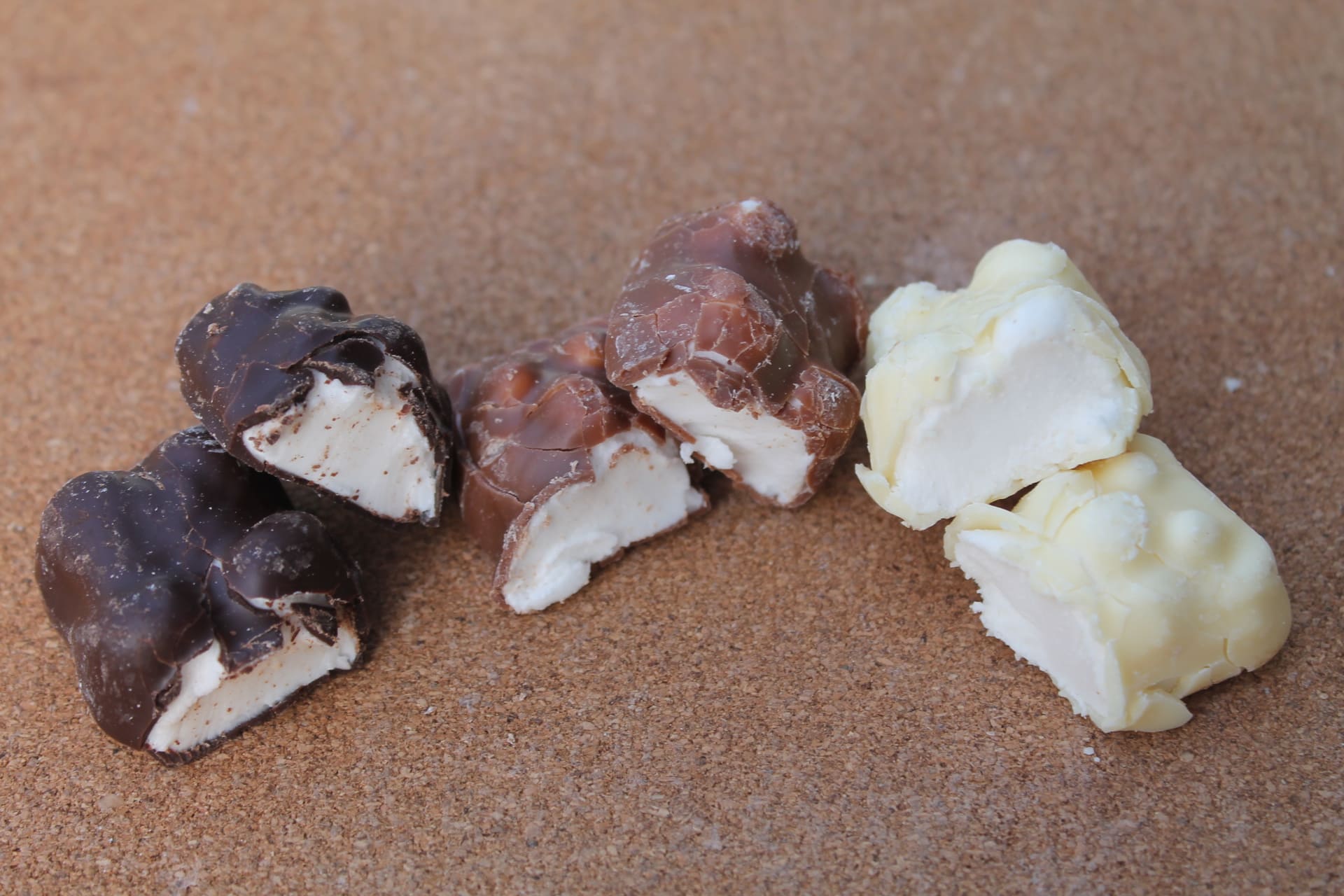 LES GOURMANDISES DE SOPHIE – Oursons en guimauve 3 chocolats tranche