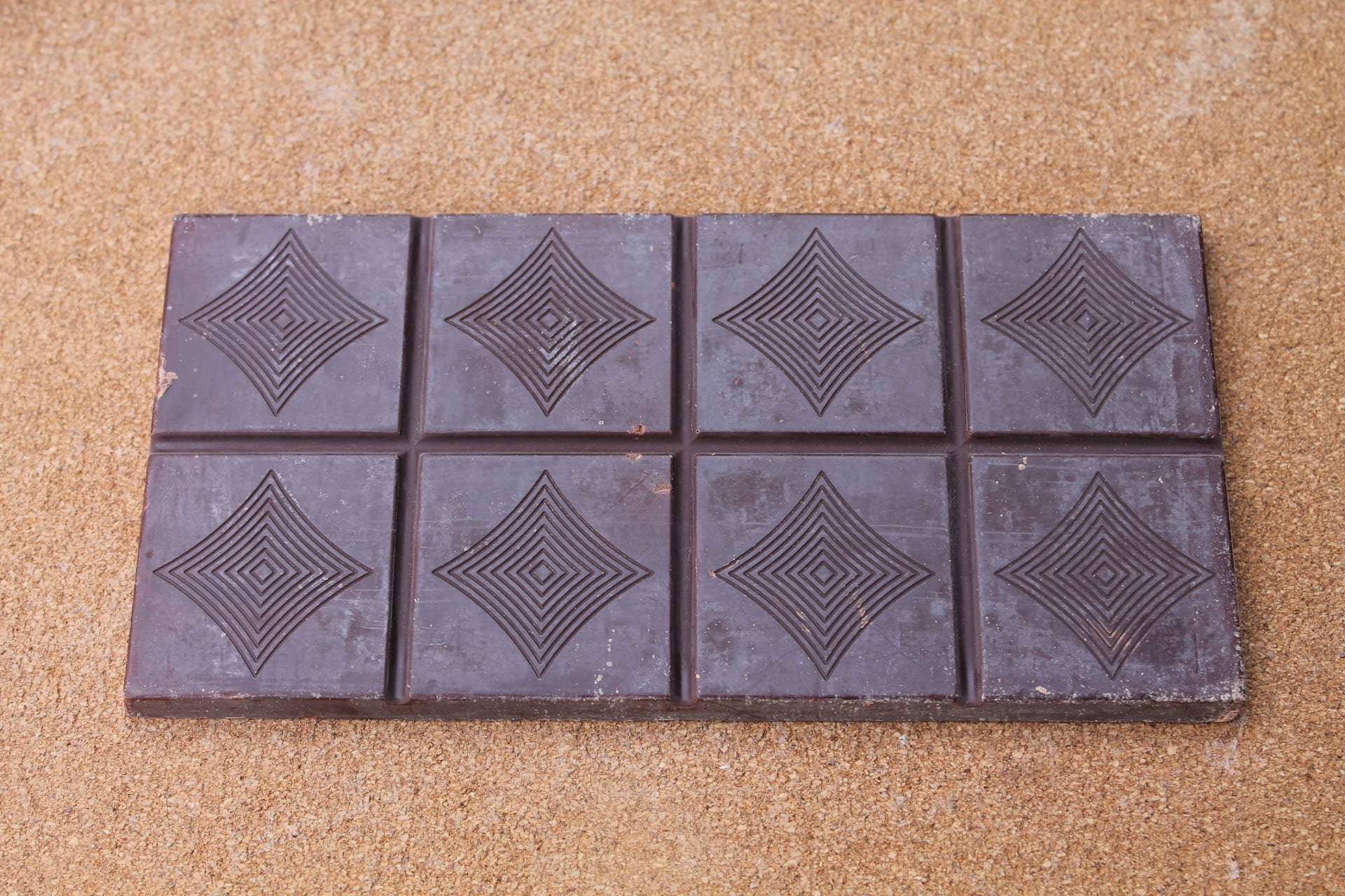 BEAN BAR CHOC – Tablette Chocolat Noir Pérou 70 % aspect 
