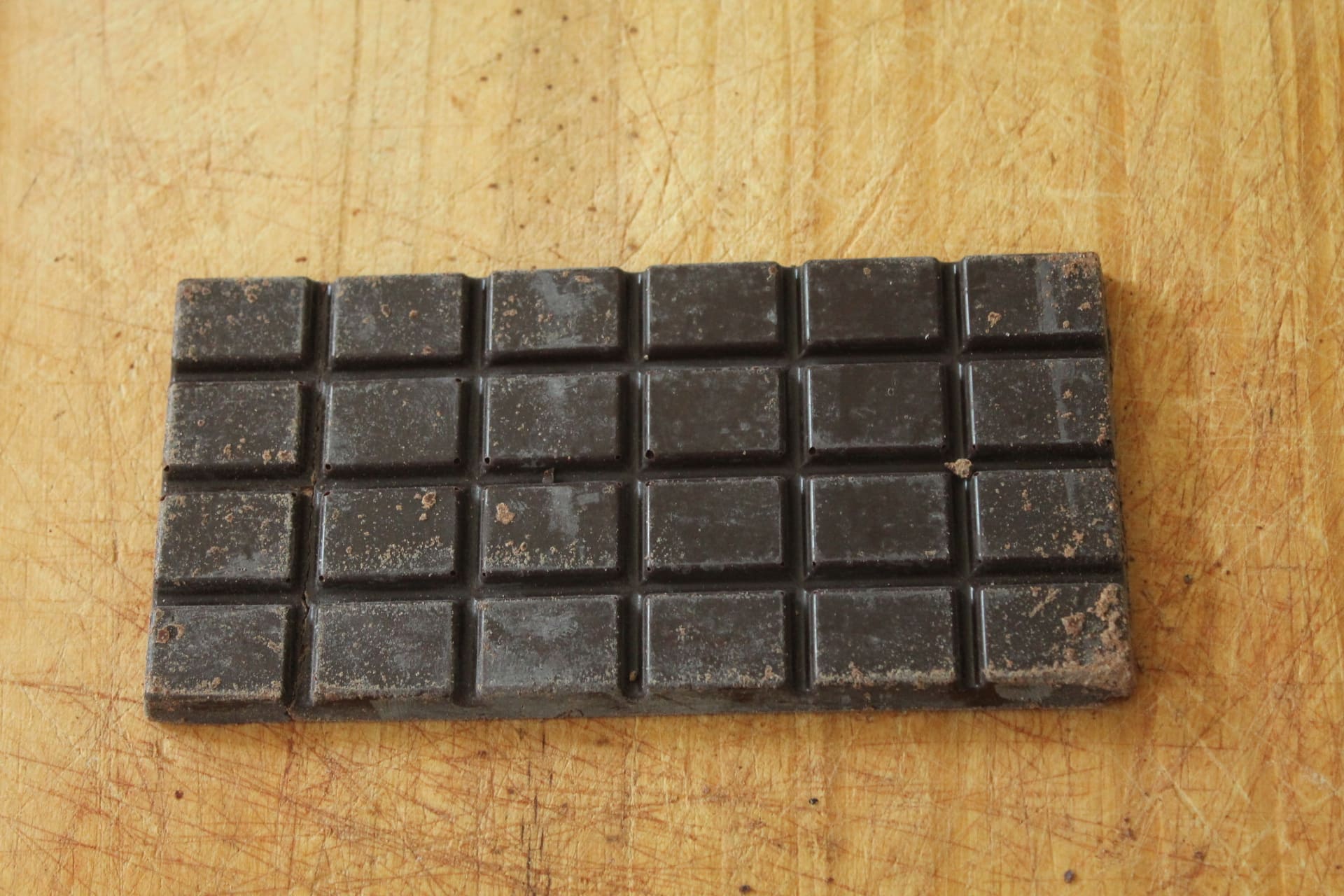 BEAN BAR CHOC – Tablette Chocolat noir 65 % Légèrement Rosé aspect