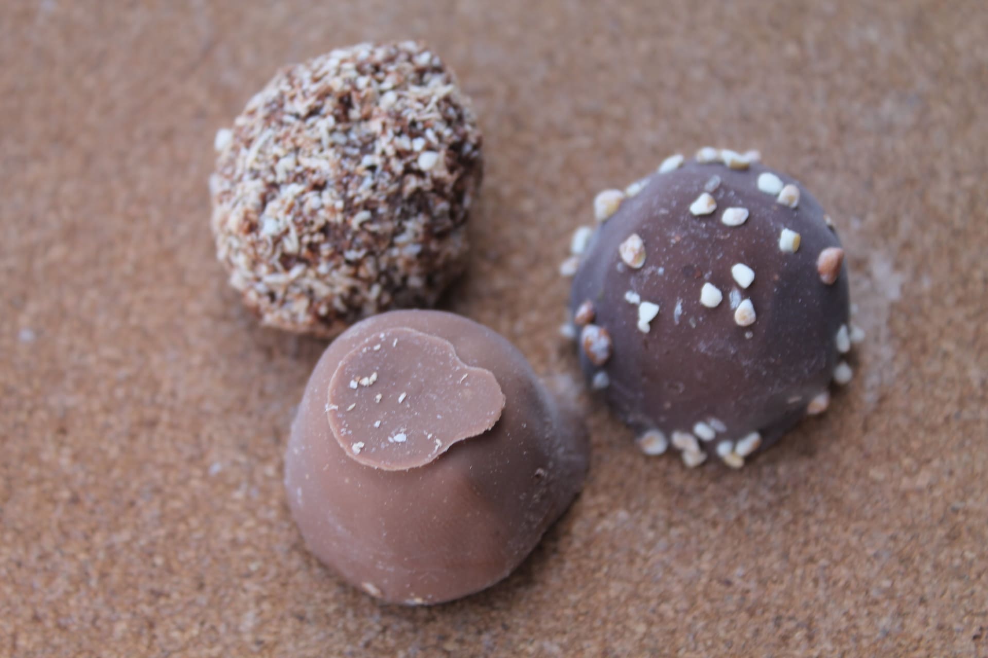 KÂLINER CHOCOLATERIE – Assortiment de 30 rochers fourrés exemple