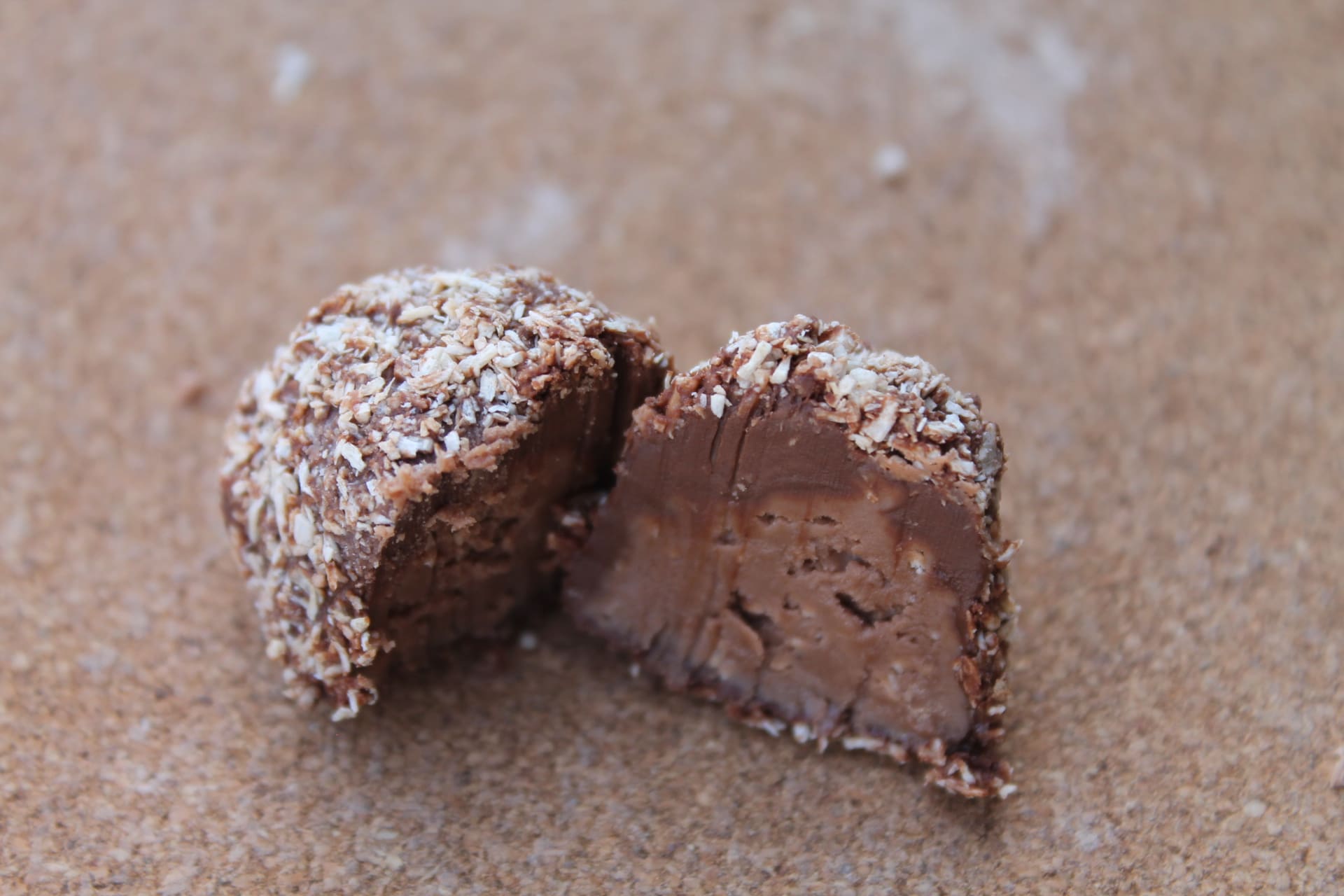 KÂLINER CHOCOLATERIE – Assortiment de 30 rochers fourrés détail 