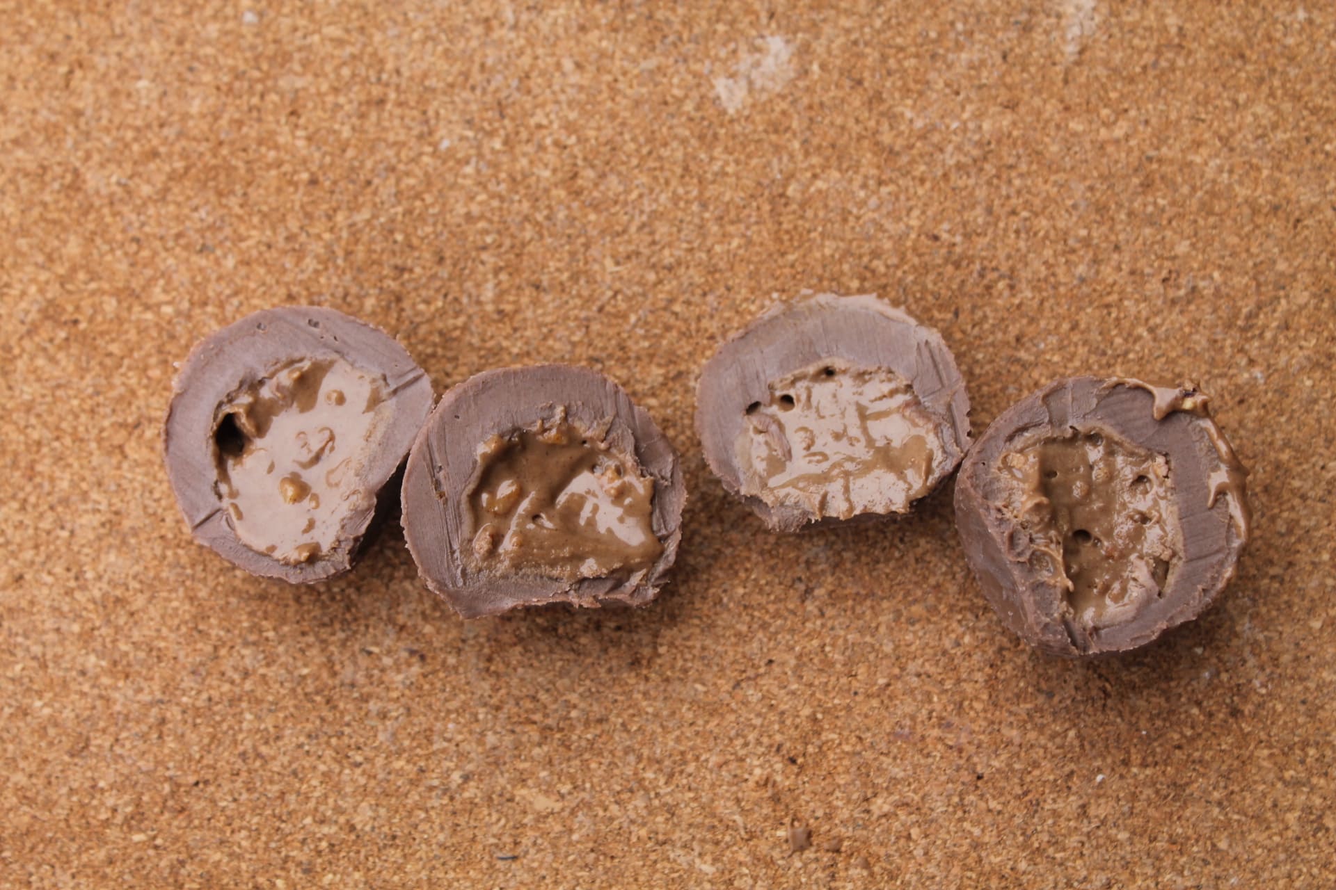 CHOCOLATERIE ABTEY – Pralinés en Choviva tranches 