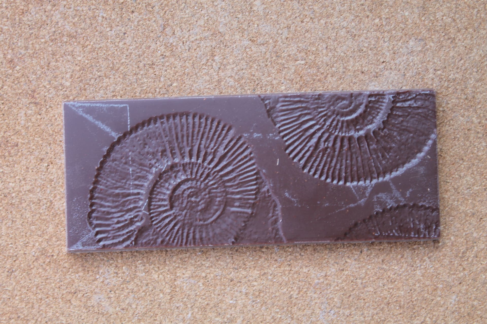 A CHOCOLATE DREAM BY MICKAEL – Tablette Dark 72 % Ventiane aspect