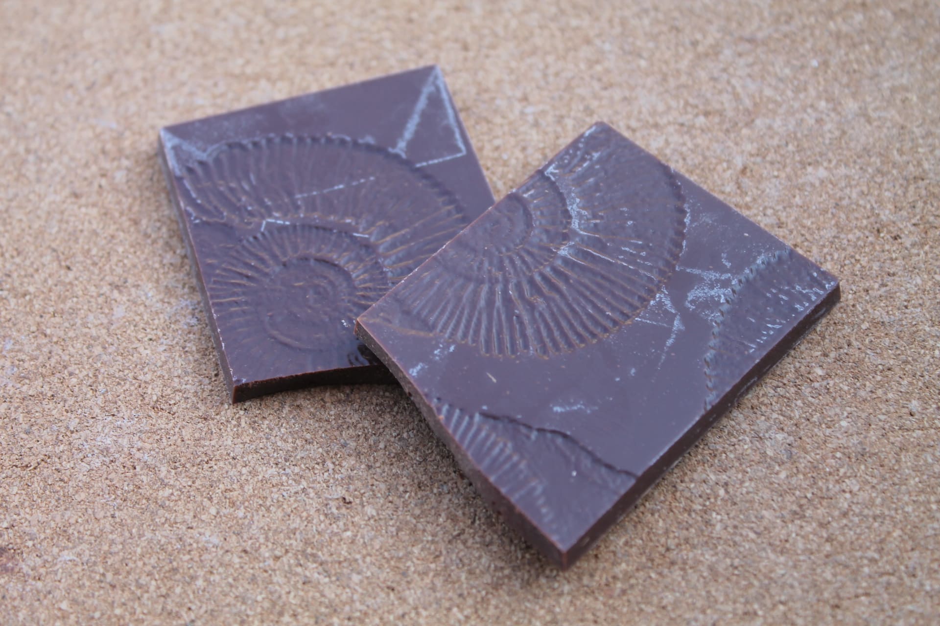 A CHOCOLATE DREAM BY MICKAEL – Tablette Dark 72 % Ventiane morceau