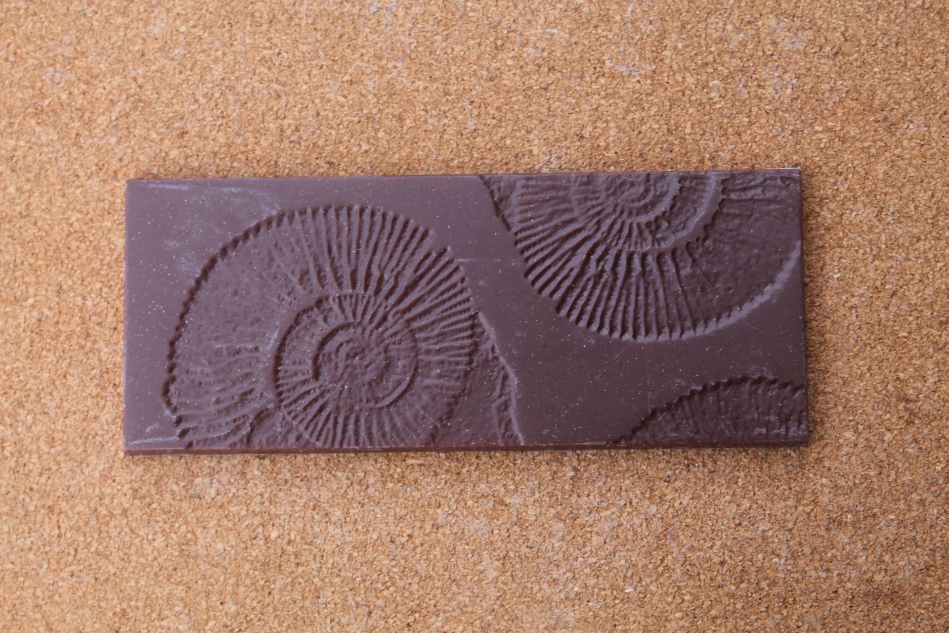 A CHOCOLATE DREAM BY MICKAEL – Milk 55 % Vientiane aspect