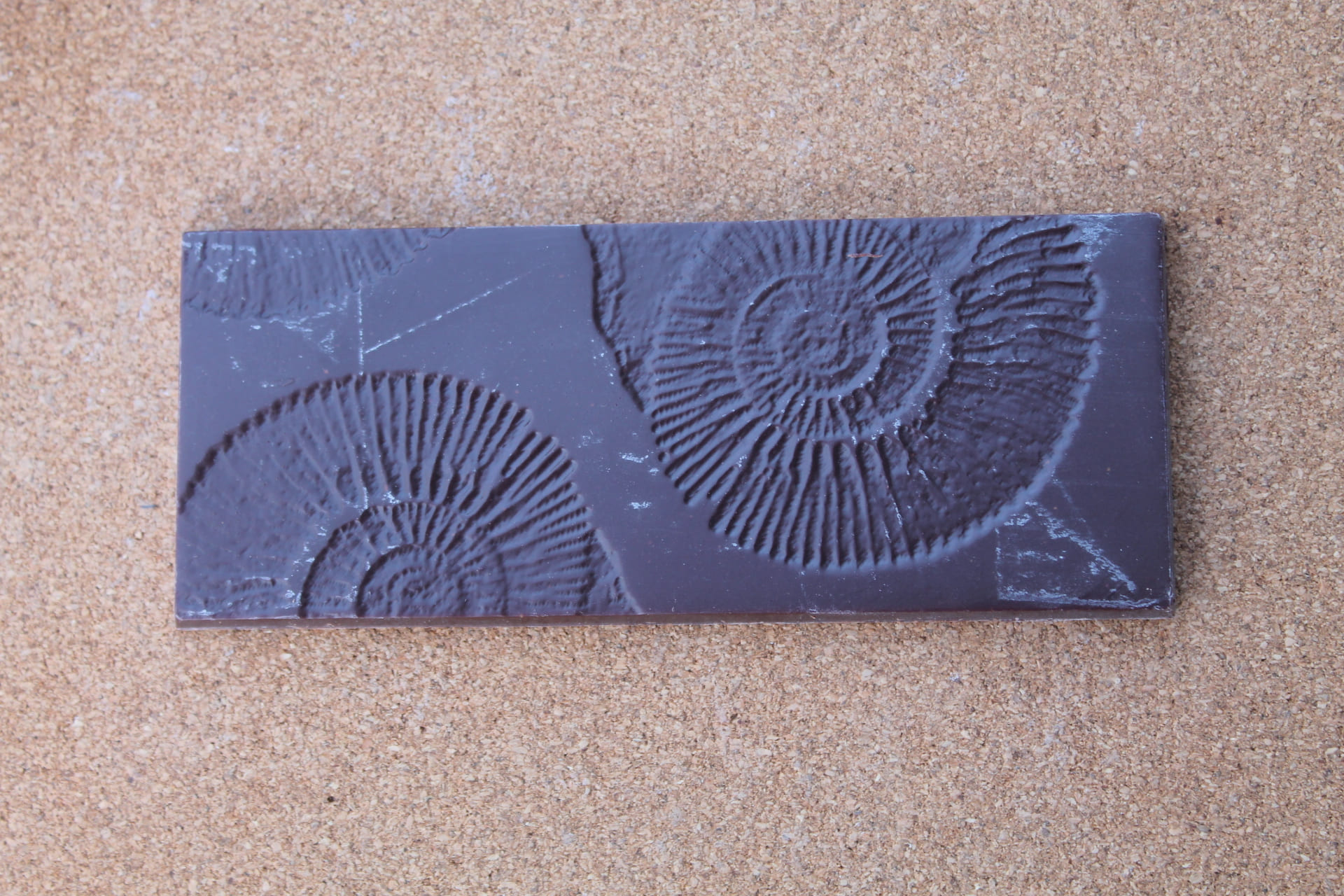 A CHOCOLATE DREAM BY MICKAEL – Dark 77 % Vientiane aspect