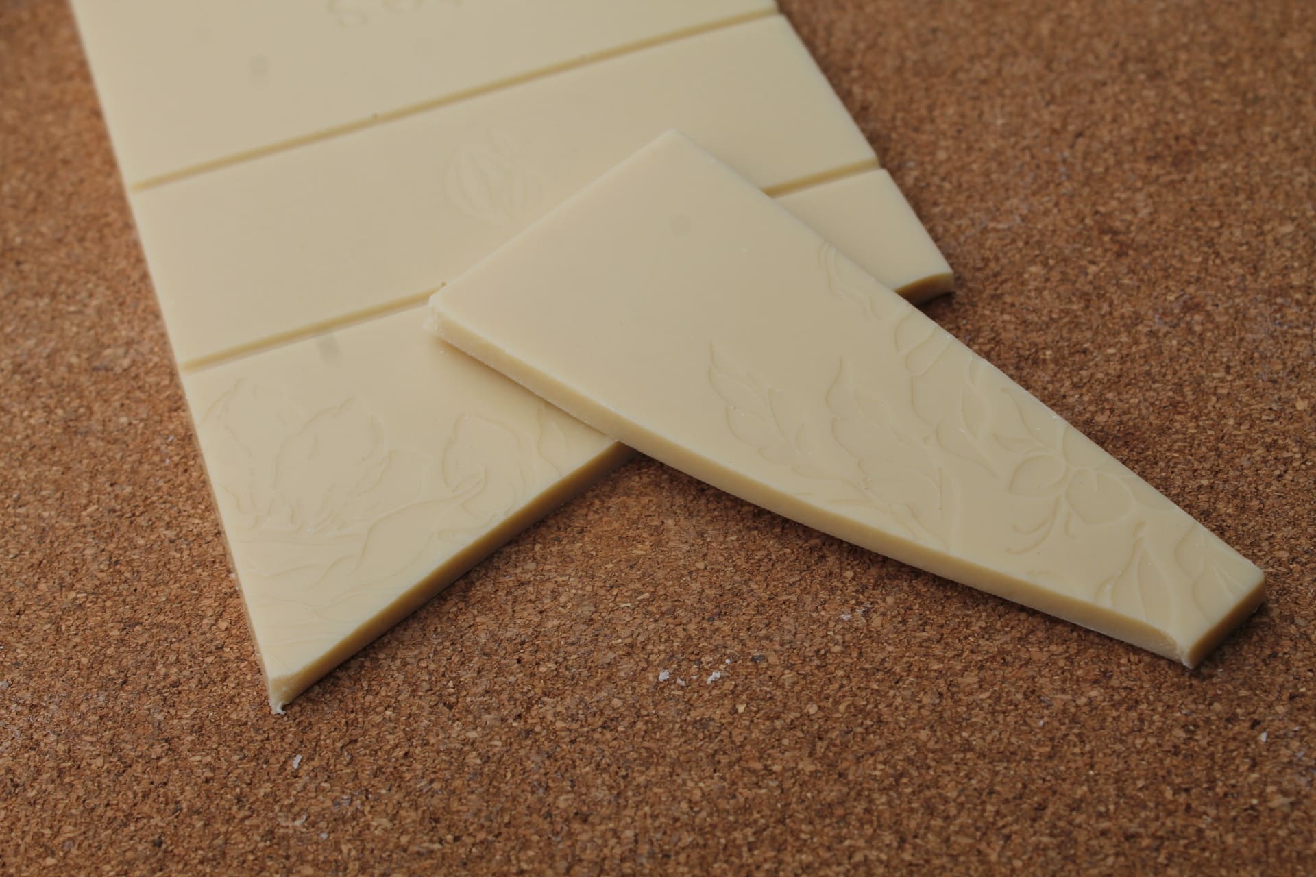 NOTES DE FEVES – Tablette Chocolat Blanc morceau