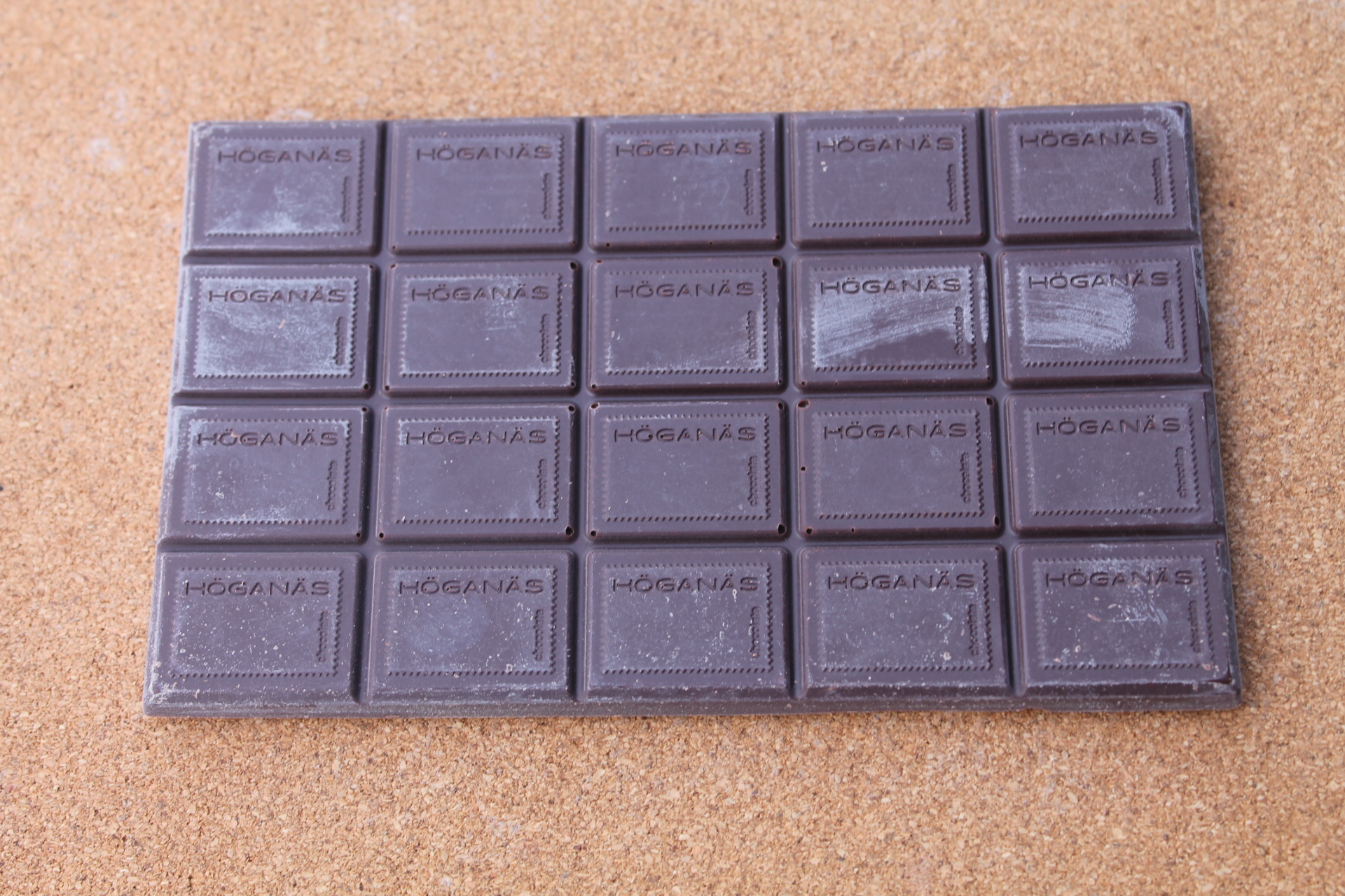 HÖGANÄS – tablette chocolat noir 70 % (Equateur) aspect