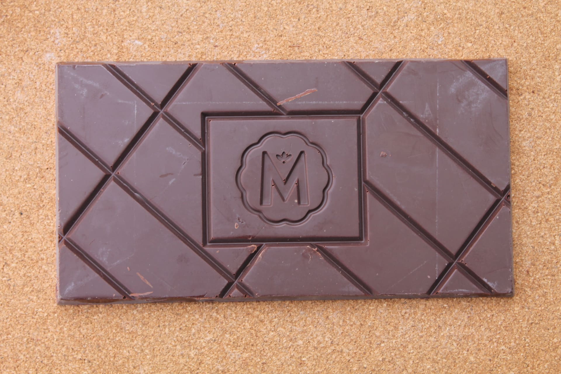 MAROU – Tablette chocolat noir 100 % Pur Vietnam aspect 