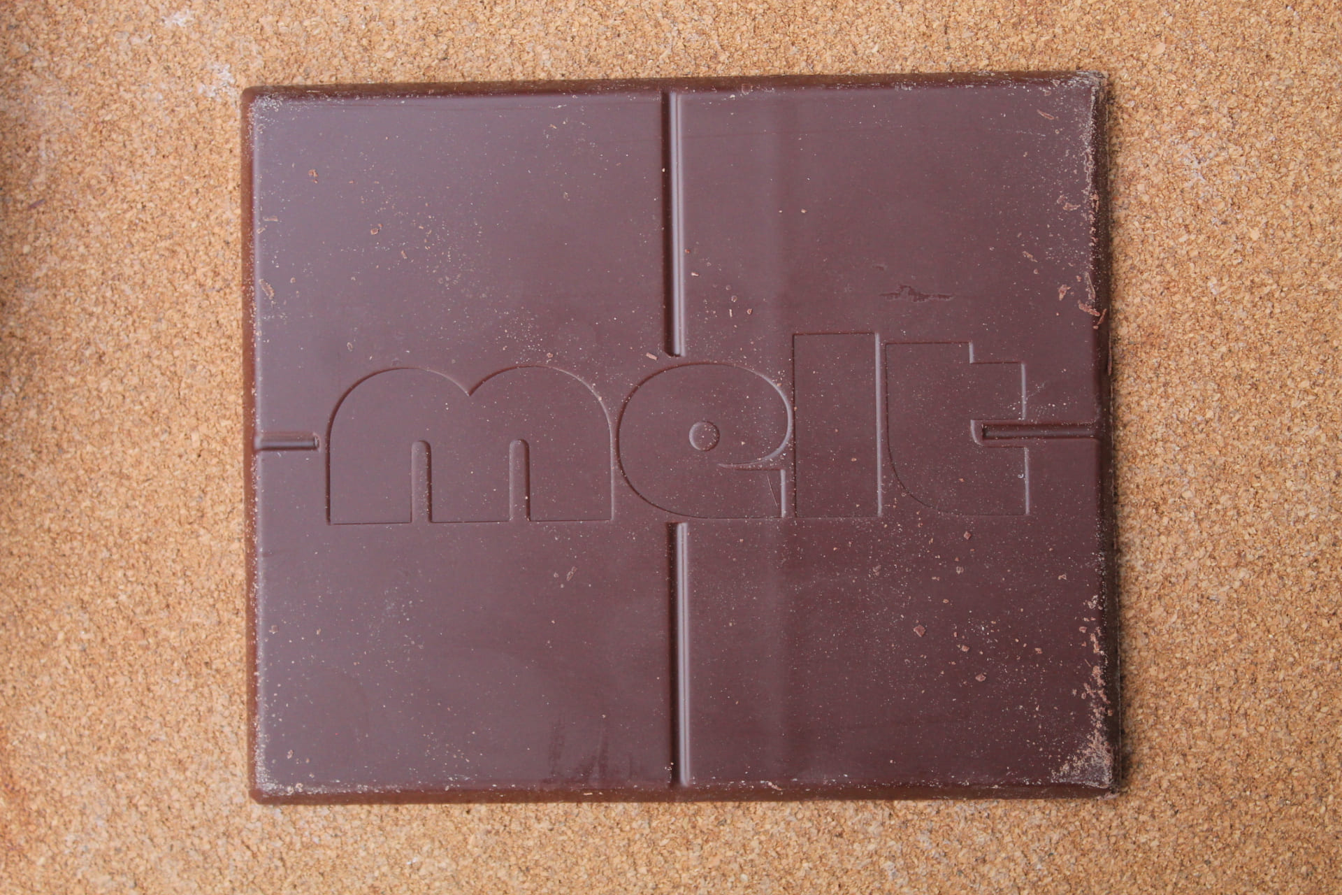 MELT CACAO LAB – Tablette Chocolat au lait 68 % aspect 