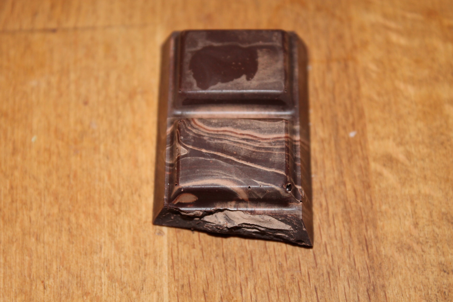 CHOCOLATS CARACTERE - Barre Chocolat Noir 80 % (tranche)