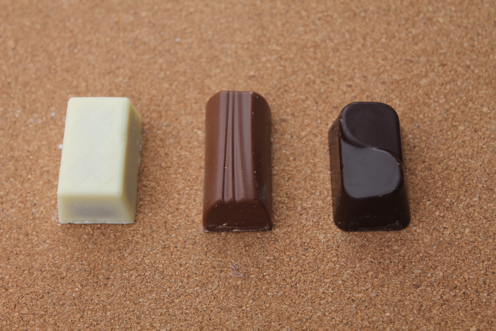 REVILLON – Papillotes Noir-Lait-Blanc Quiz Cinéma texture