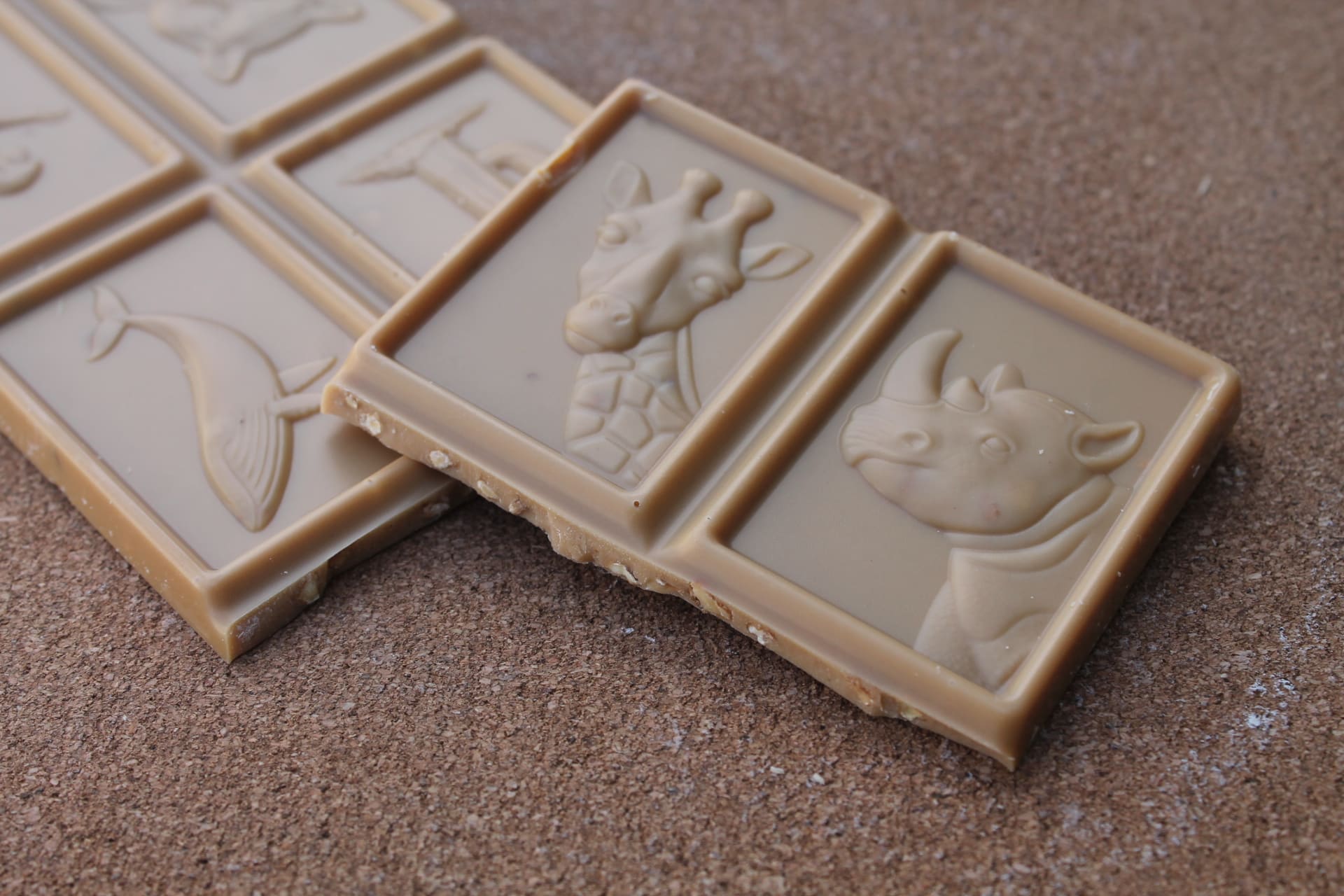 Tablette Blond Noisettes et Amandes Pilées 