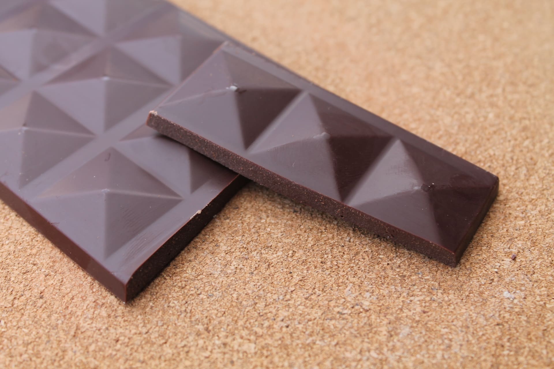 AYITIKA – Tablette Amelonado & Criollo chocolat noir 70 % morceau