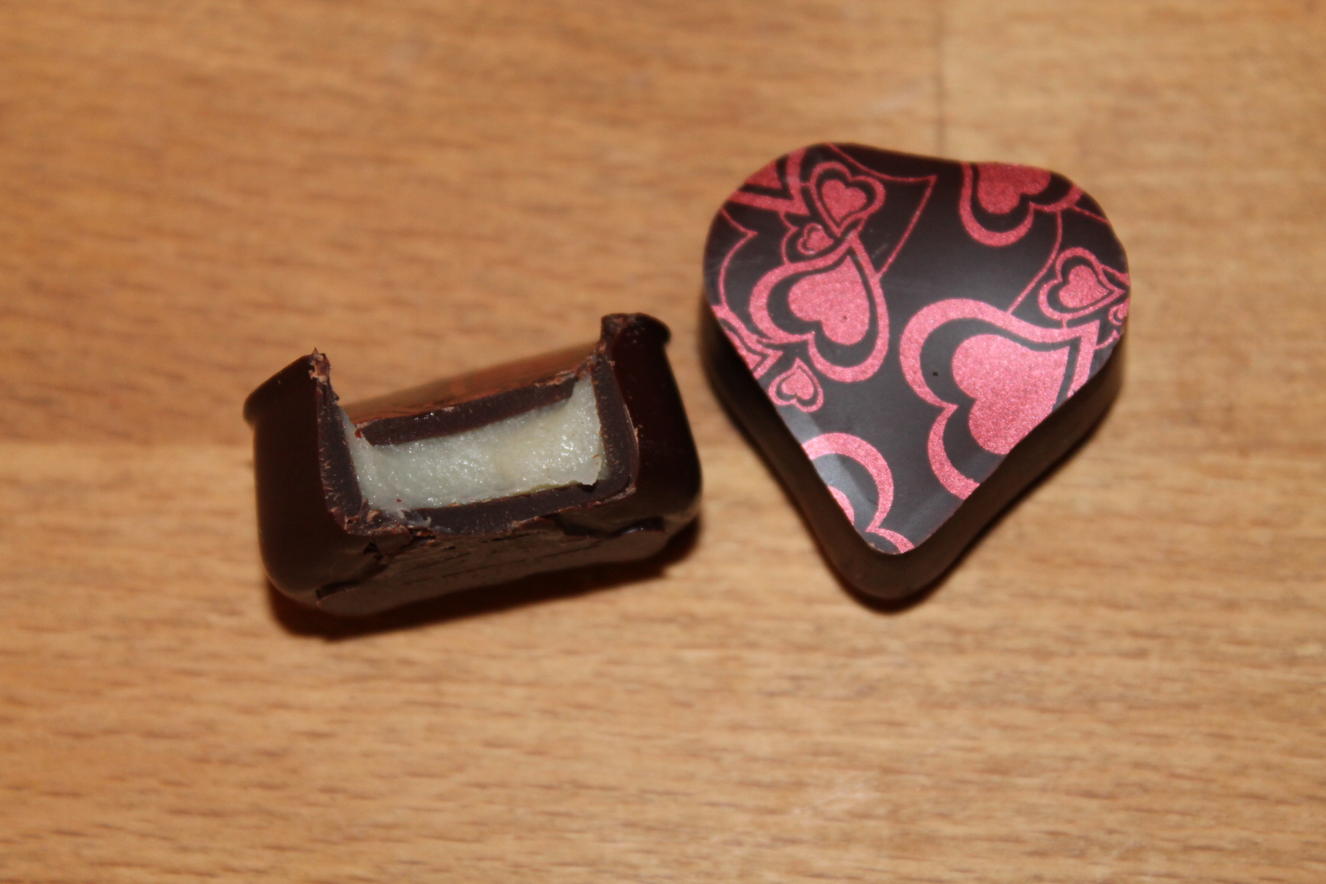DISTILLERIE MASSENEZ Coeurs de Rose le chocolat texture 