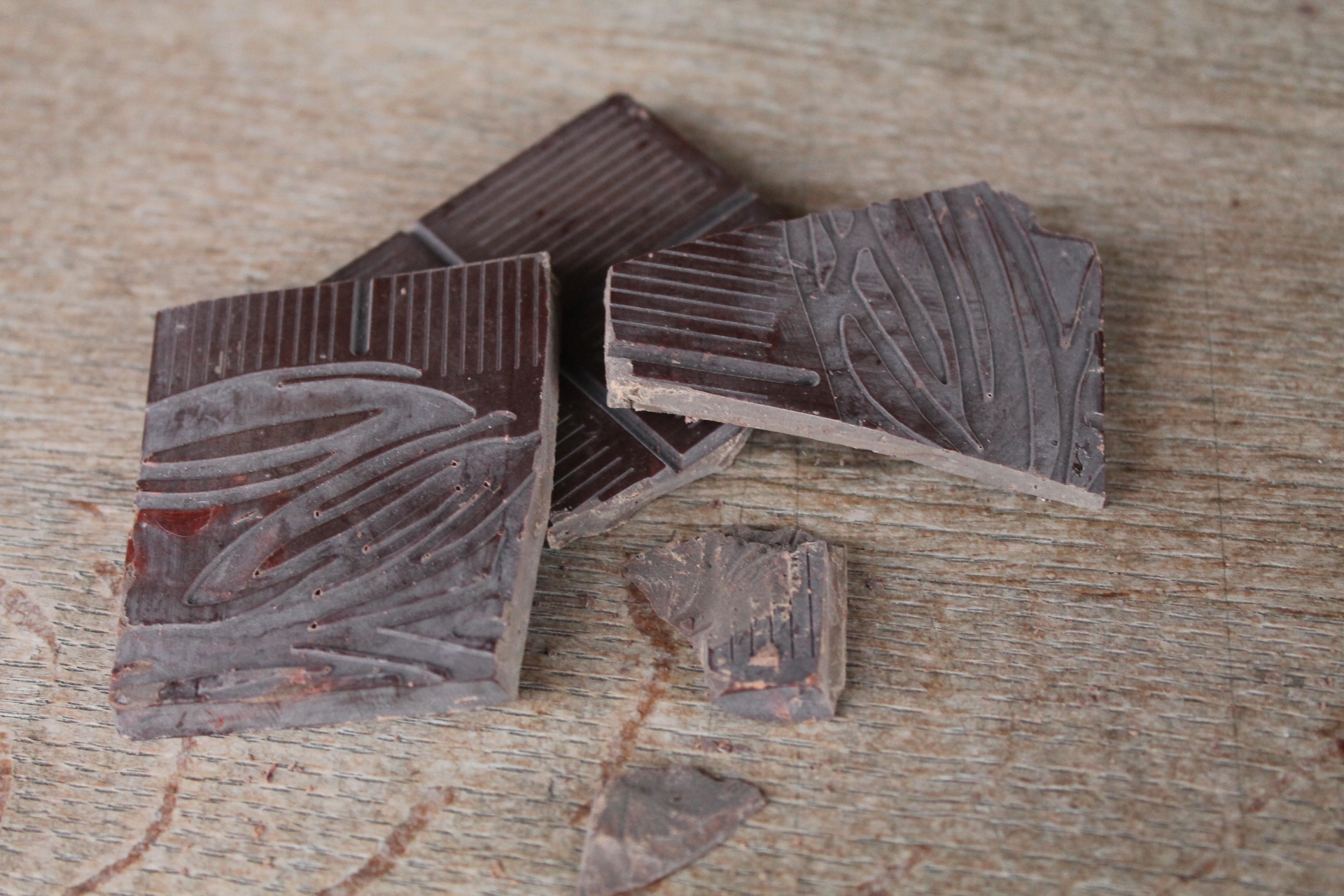 SAVEURS & NATURE – Tablette Pure Origine Madagascar 100% de cacao minimum ensemble morceaux 