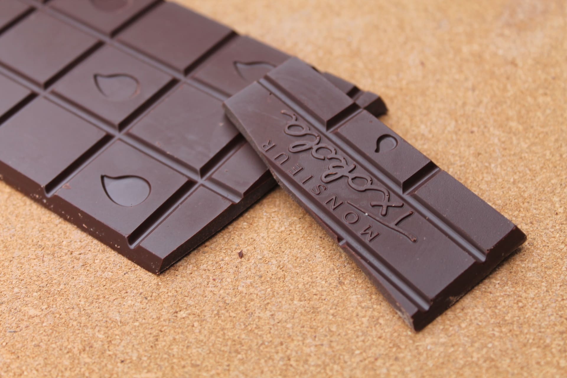 MONSIEUR TXOKOLA – Tablette Chocolat noir Venezuela 83 % morceaux