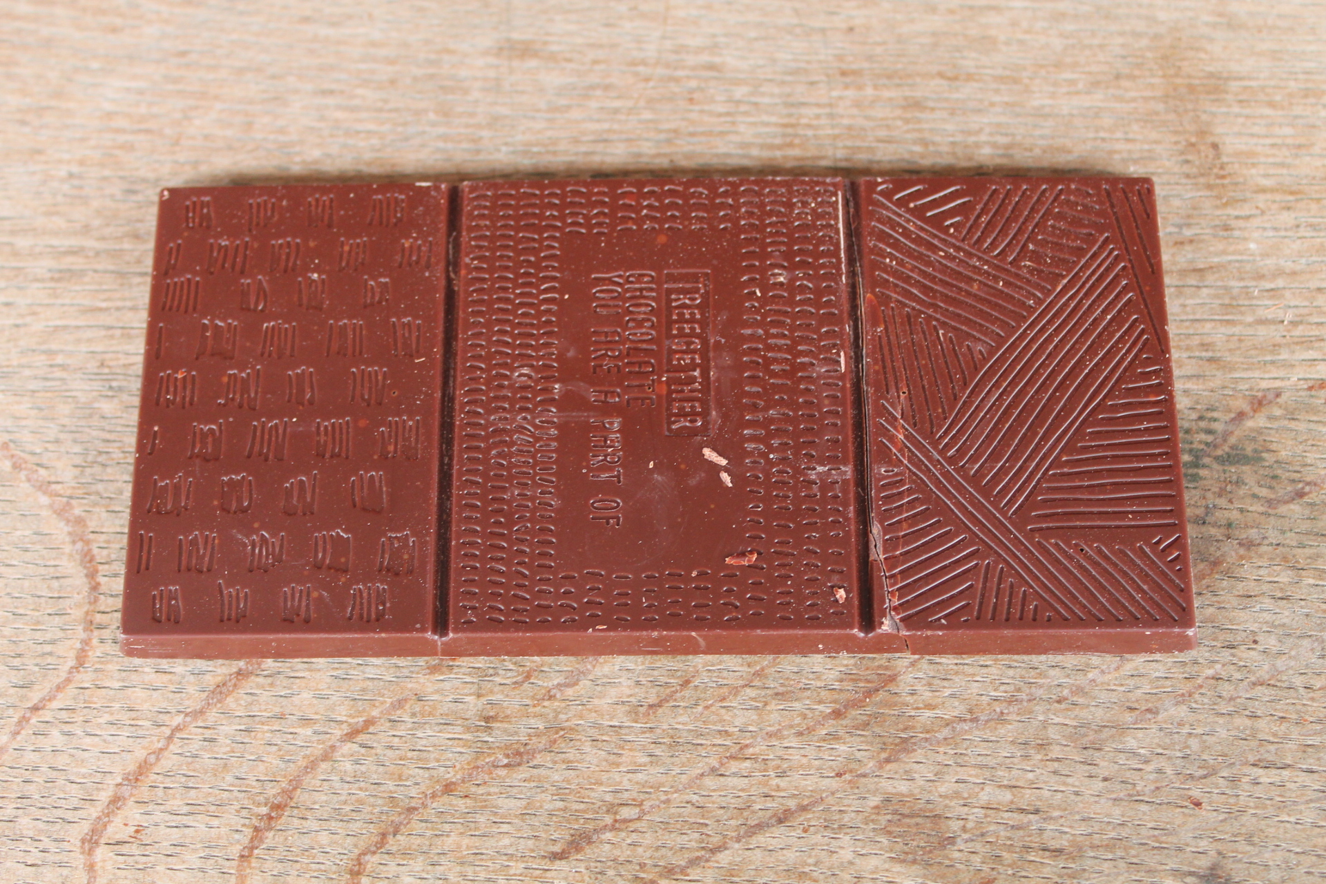 TREEGETHER® - Odile Zara -  Tablette chocolat noir 65% aspect d'ensemble 