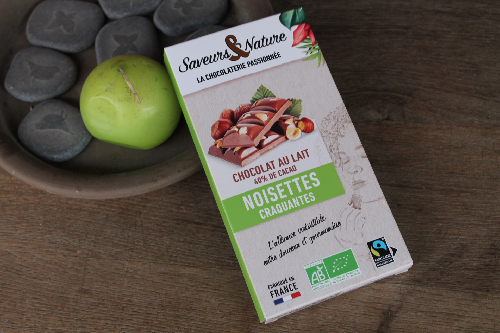 SAVEURS & NATURE - Tablette incrustée chocolat lait noisettes 