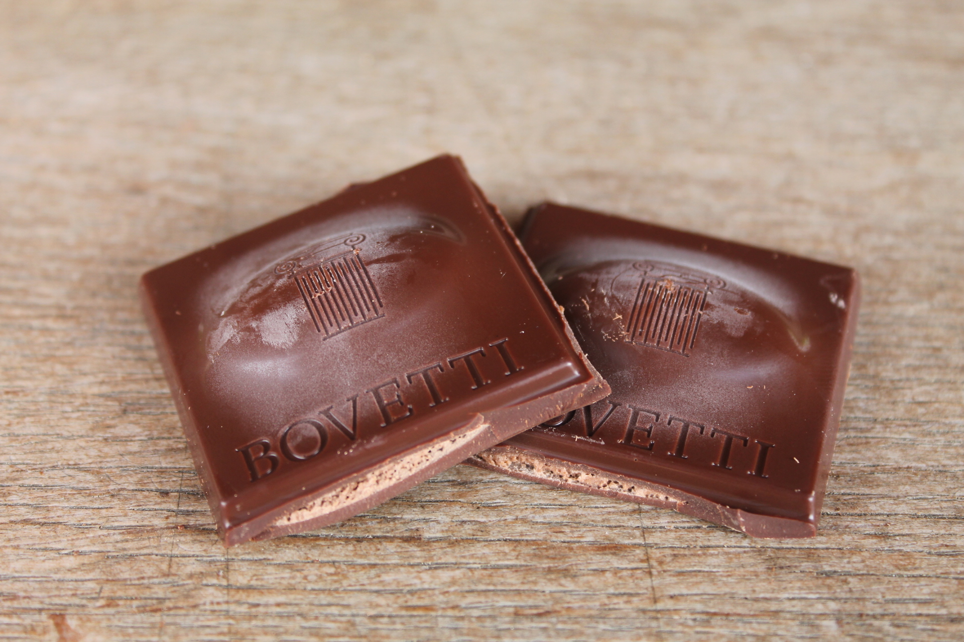 BOVETTI - Tablette choc noir fourrée à la pâte à tartiner lait noisettes 