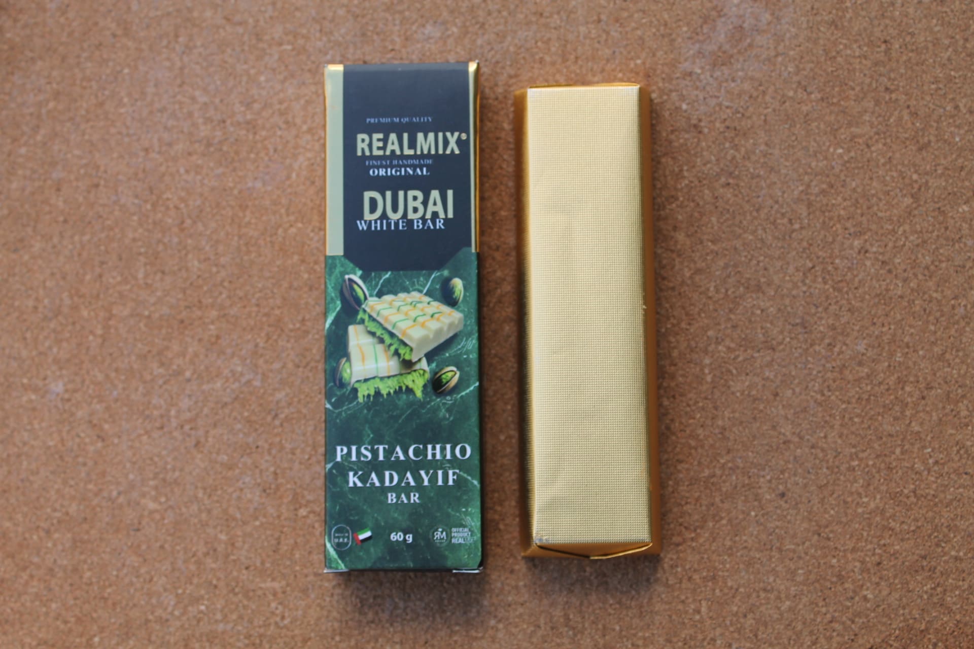 REALMIX® DUBAI BAR – Pistachio Kadayif White Bar aspect  REALMIX® DUBAI BAR – Pistachio Kadayif White Bar aspect
