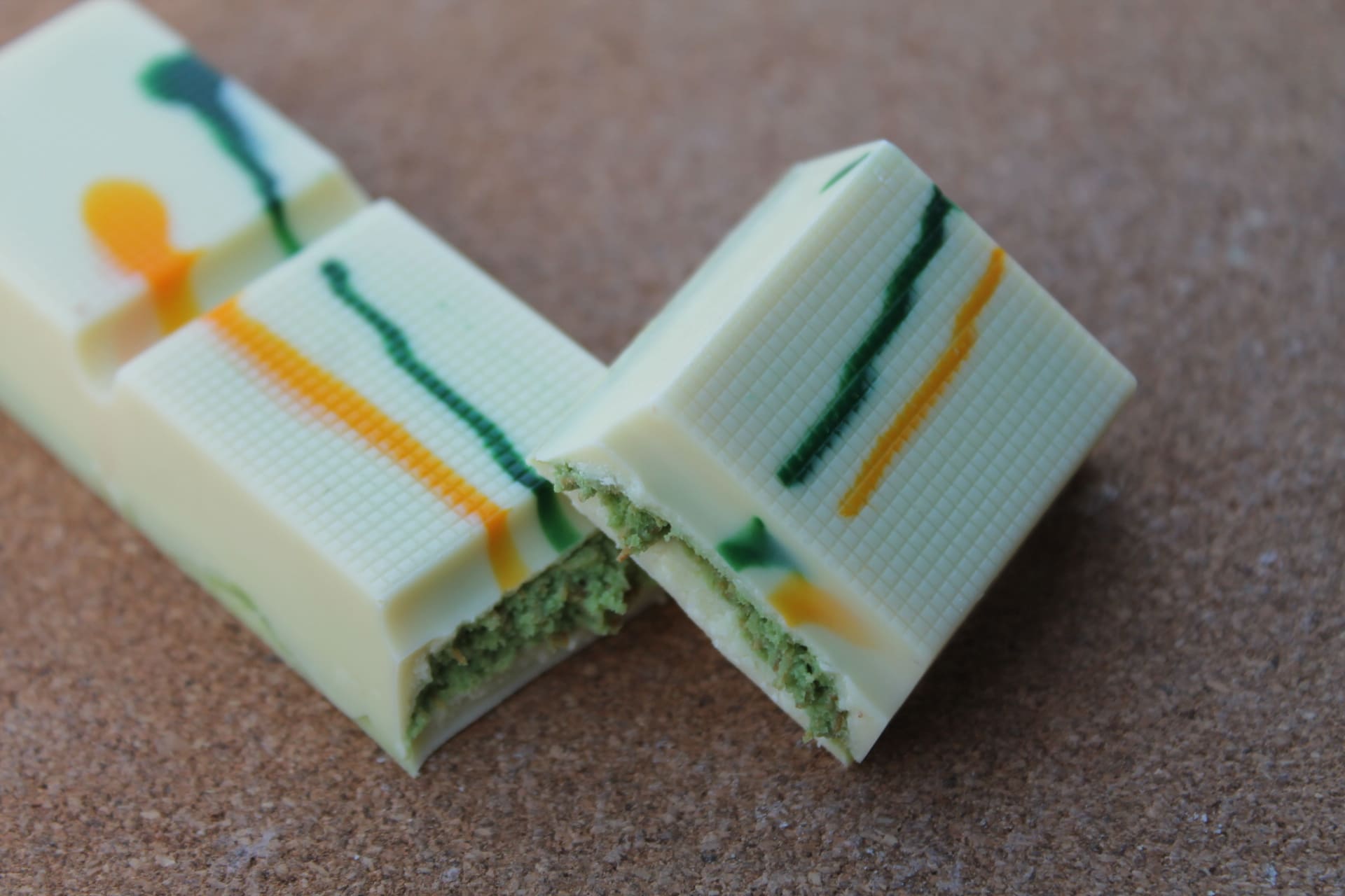 REALMIX® DUBAI BAR – Pistachio Kadayif White Bar fourrage  REALMIX® DUBAI BAR – Pistachio Kadayif White Bar fourrage